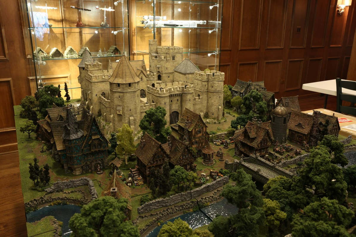 amazing-tabletop-terrain-fantasy-dungeonsanddragons-gaming-table-13