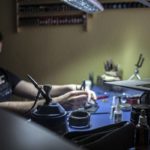 volomir-painting-desk-santamariacabeza-studio-working-01